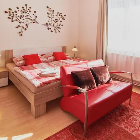 Cozy With Terrace Near Castle Appartement