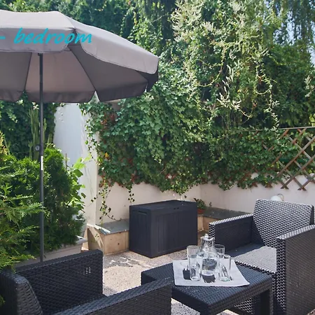 Cozy With Terrace Near Castle Apartment