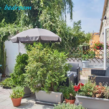 Cozy With Terrace Near Castle Apartamento *