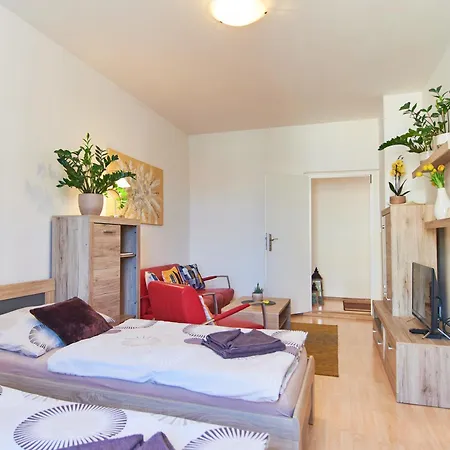 Cozy With Terrace Near Castle *