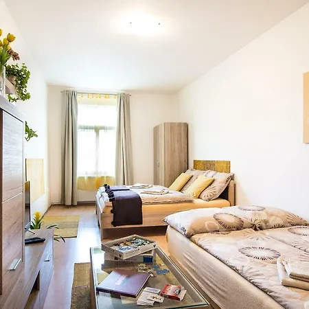 Apartment Cozy With Terrace Near Castle Prag
