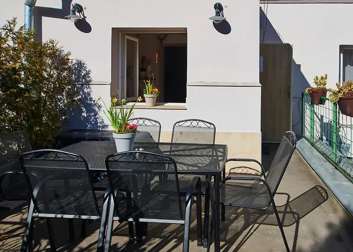 Cozy With Terrace Near Castle Апартаменты Прага