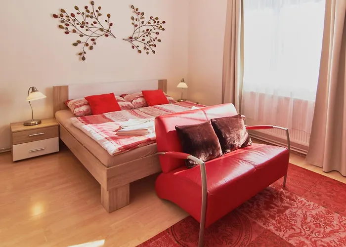 Cozy With Terrace Near Castle Апартаменты