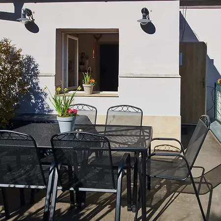 Cozy With Terrace Near Castle Appartement Praag
